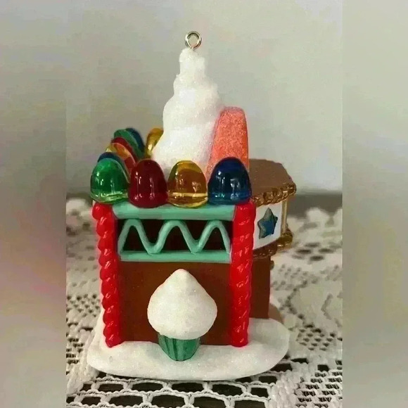 Hallmark Keepsakes 2013 Cinema- 8th in Noelville Series NEW Christmas Ornament - Picture 3 of 8